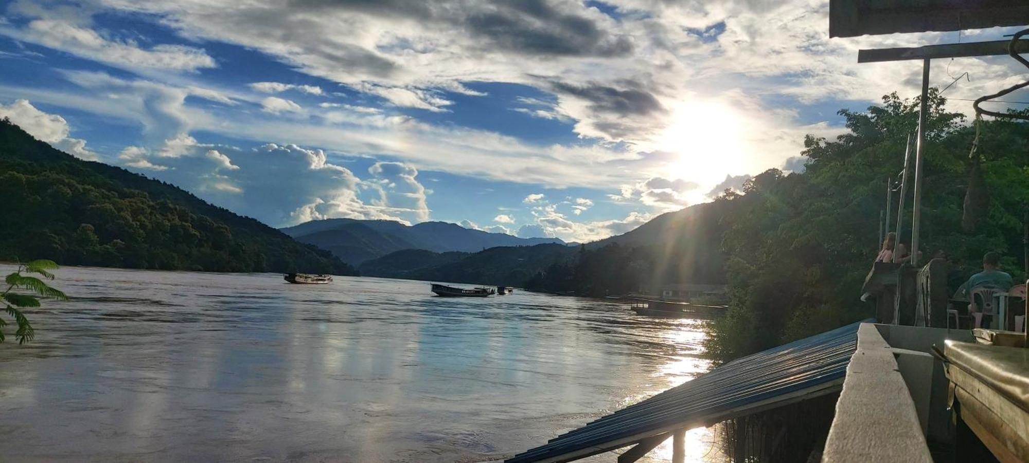 Mekong Backpackers Pakbengアパートメント エクステリア 写真