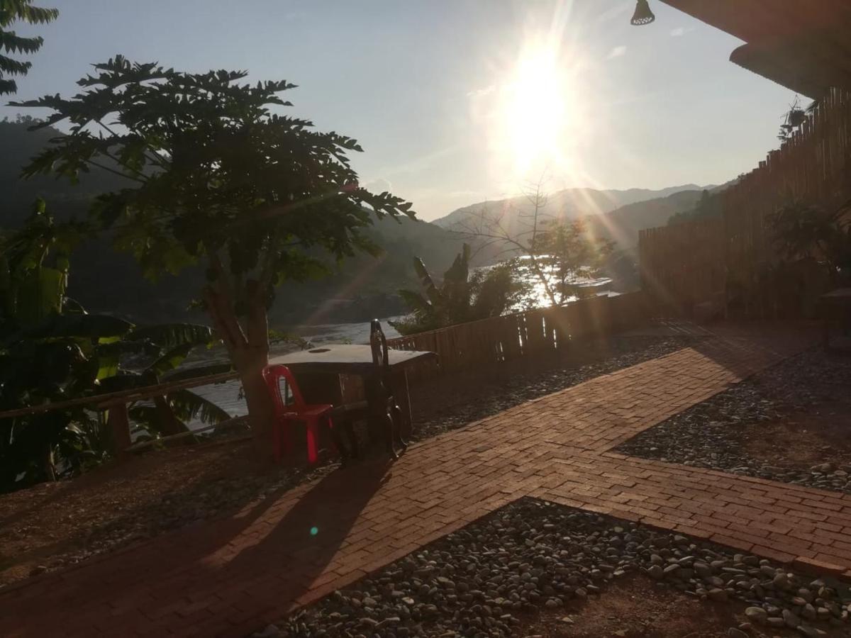 Mekong Backpackers Pakbengアパートメント エクステリア 写真